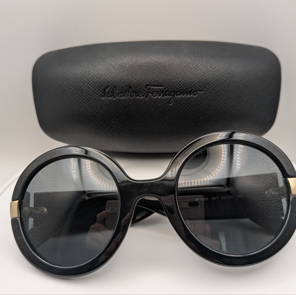 Salvatore Ferragamo Black Oval Sunglasses Excellent Used Condition - Picture 2 of 6